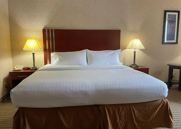 Dog friendly hotels Lynchburg Grand Estate By Ihg